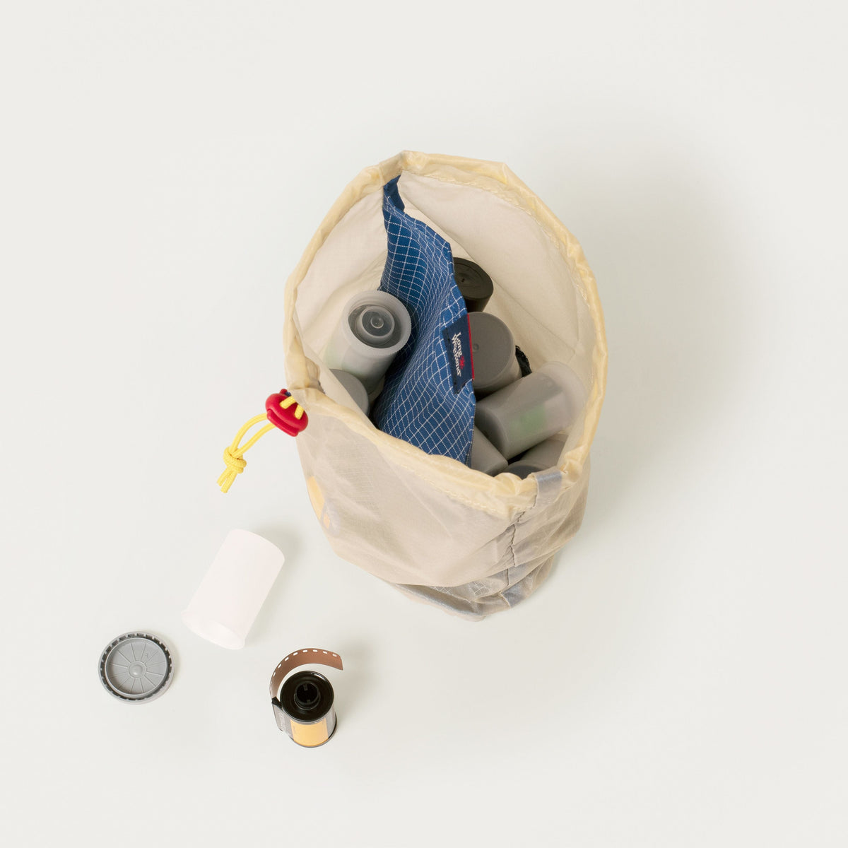 Moment Long Weekend Film Pouch 15 Rolls in Creme Multi