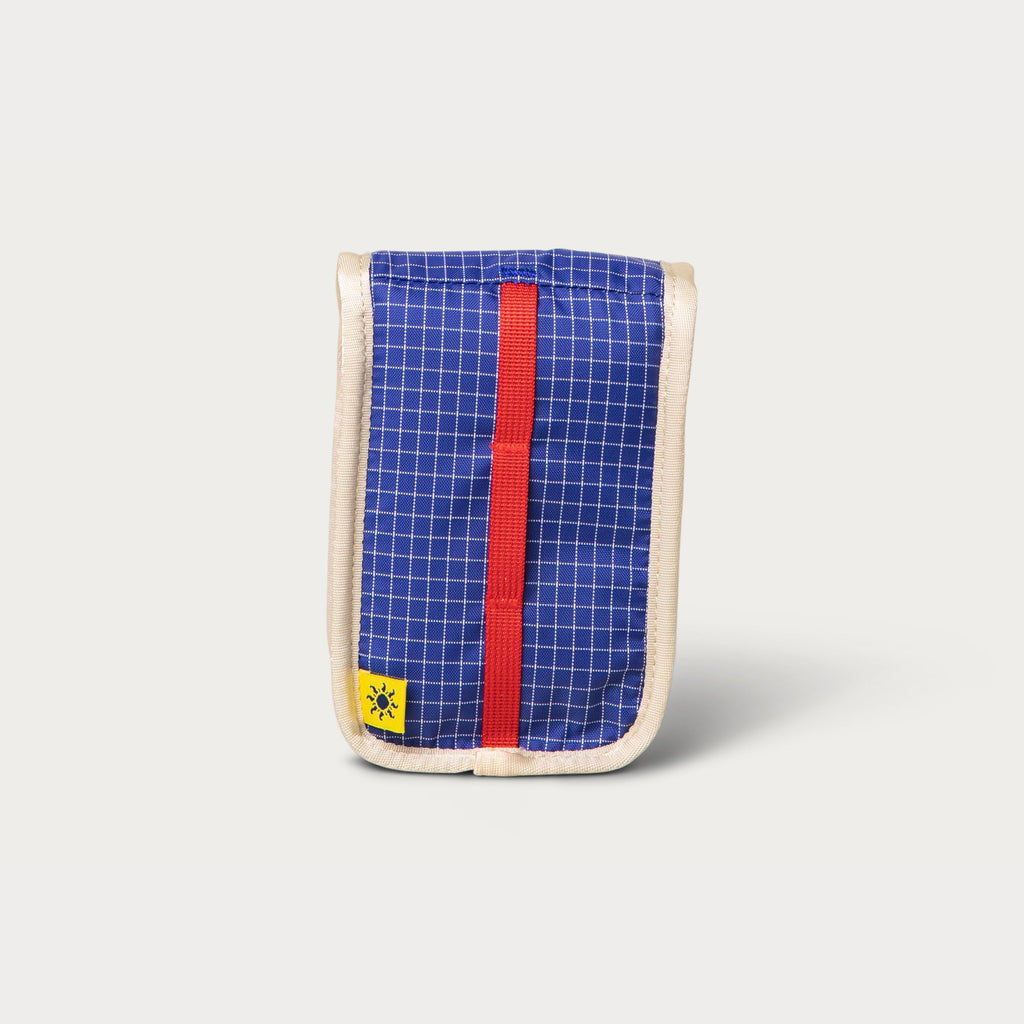 Moment Long Weekend Point and Shoot Camera Pouch in Creme Multi