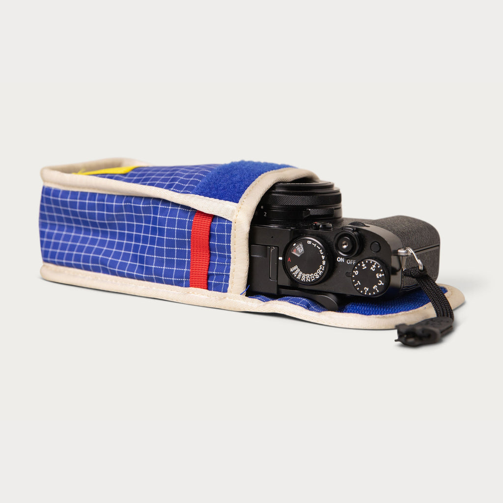 Moment Long Weekend Point and Shoot Camera Pouch in Creme Multi