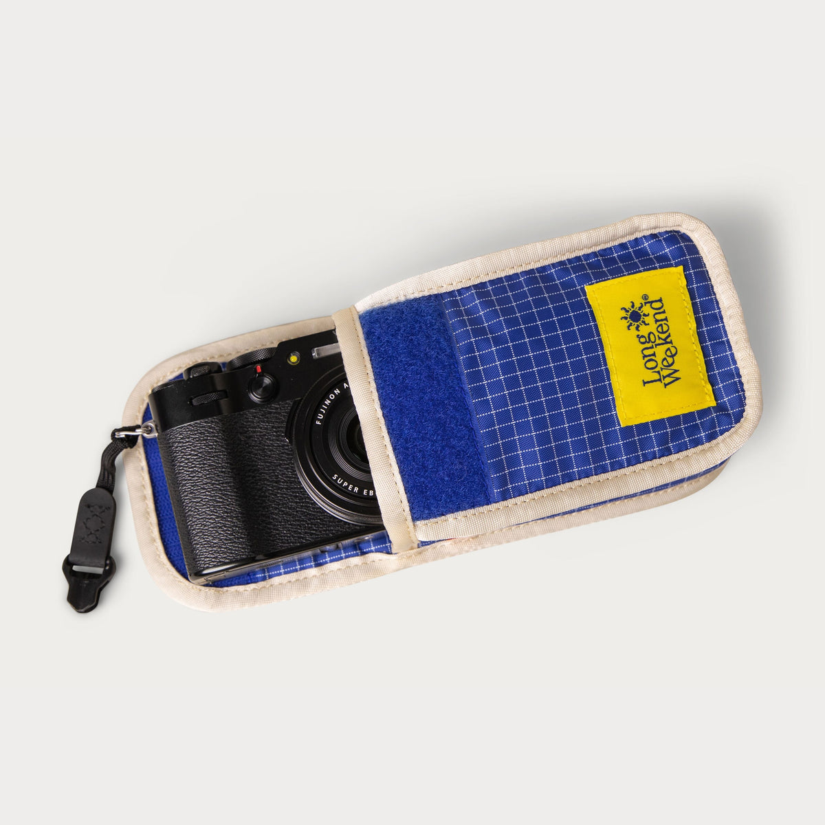Moment Long Weekend Point and Shoot Camera Pouch in Creme Multi